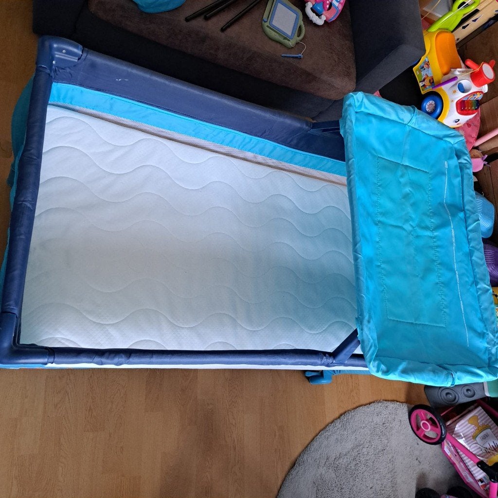 Campingbedje met matras, Ophalen, Zo goed als nieuw, Reisbedje