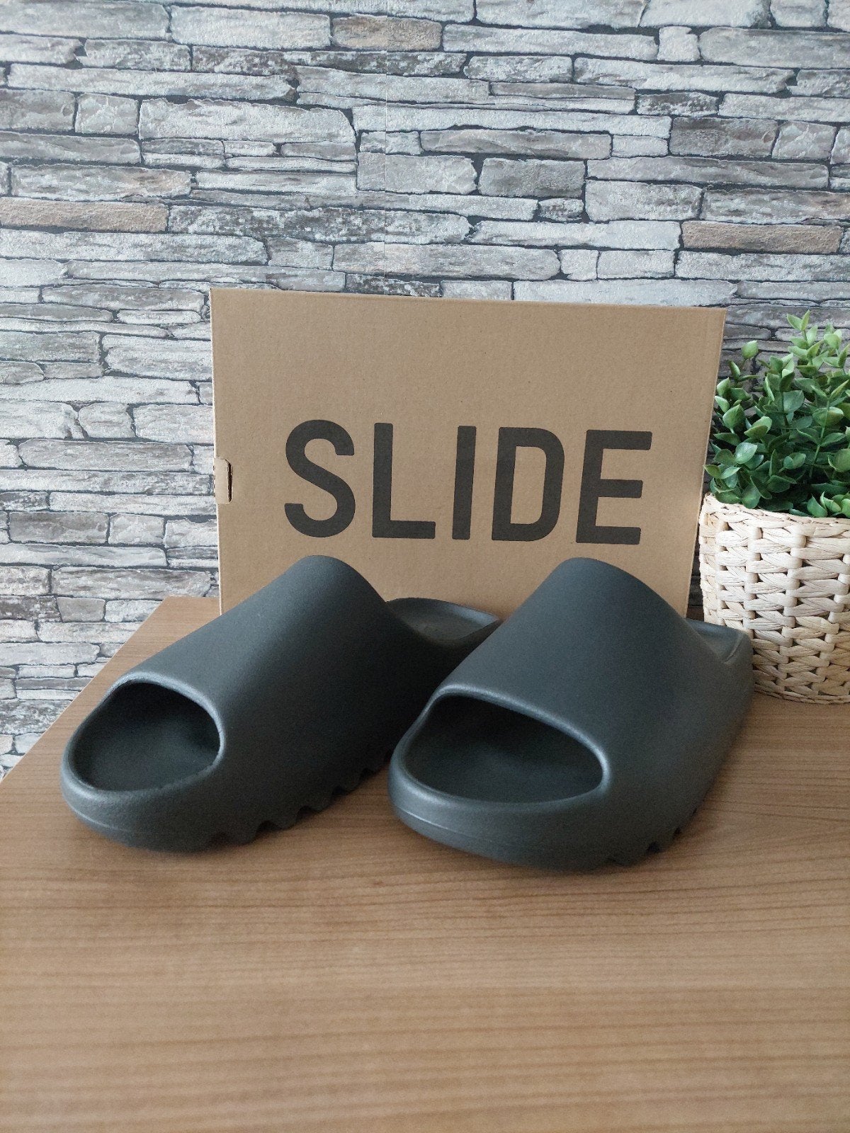 Adidas Yeezy Slide / 46, Slippers, Zwart, Nieuw, Ophalen of Verzenden