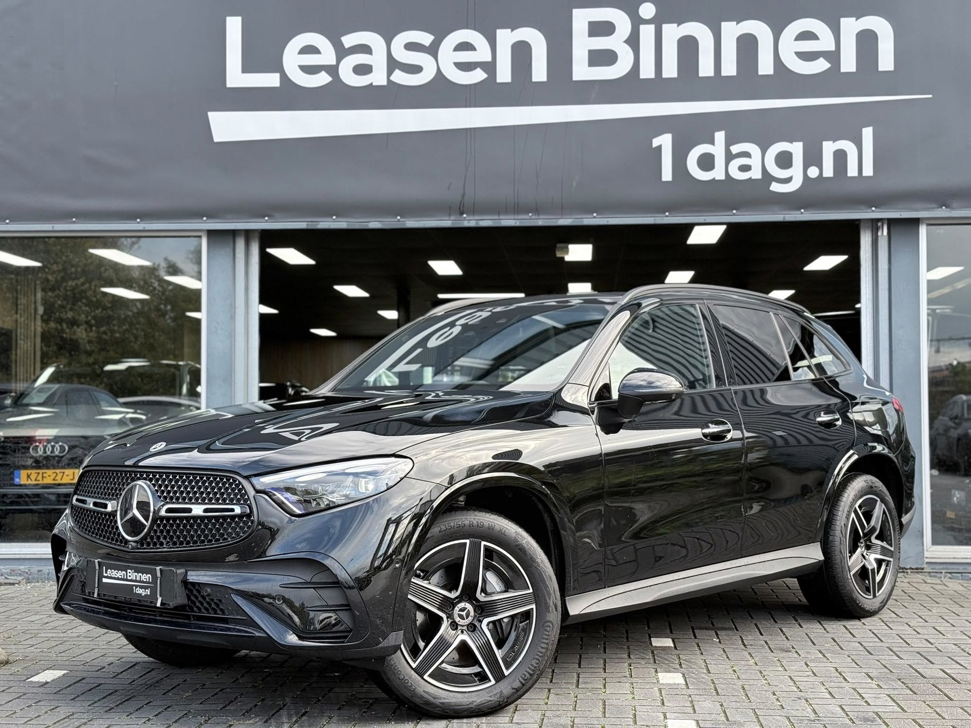 Mercedes-Benz GLC-klasse 300e 4MATIC AMG PANO|BURMESTER|HUD|, Auto's, Dealer onderhouden, Zwart, 2255 kg, Verwarmde buitenspiegels