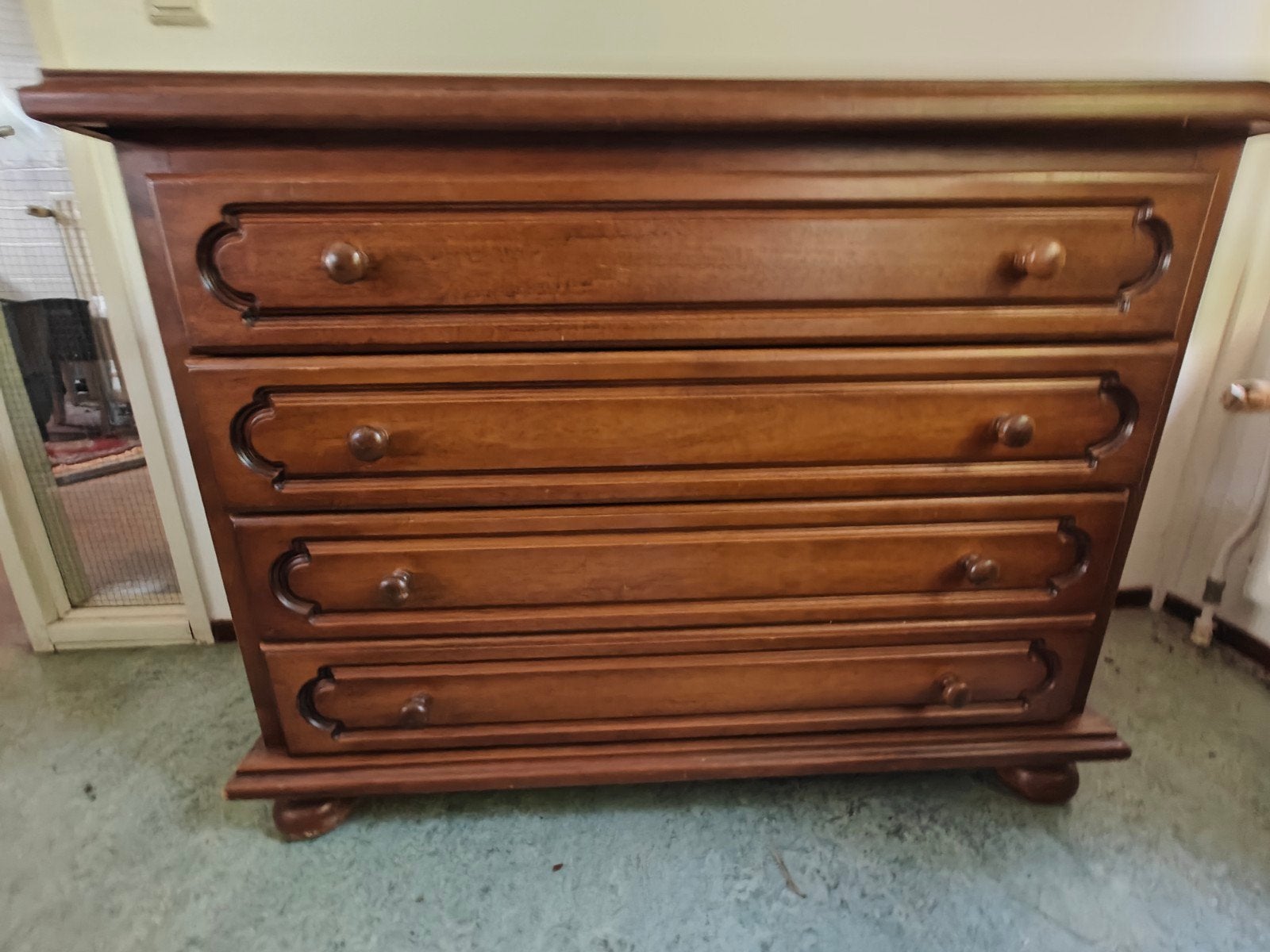 Klassieke houten ladekast met 4 laden, Ophalen