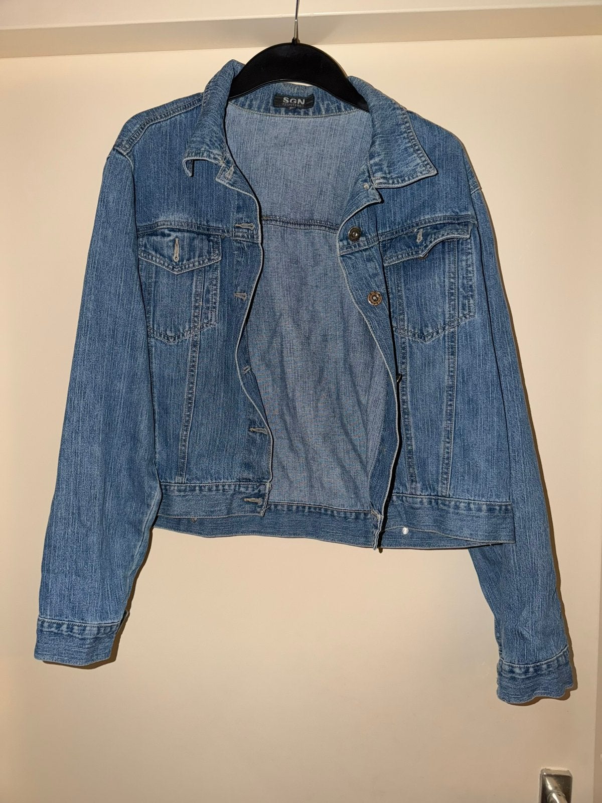 Dames lichtblauwe spijkerjas van SGN, Ophalen of Verzenden, Zo goed als nieuw, Maat 46/48 (XL) of groter, Blauw