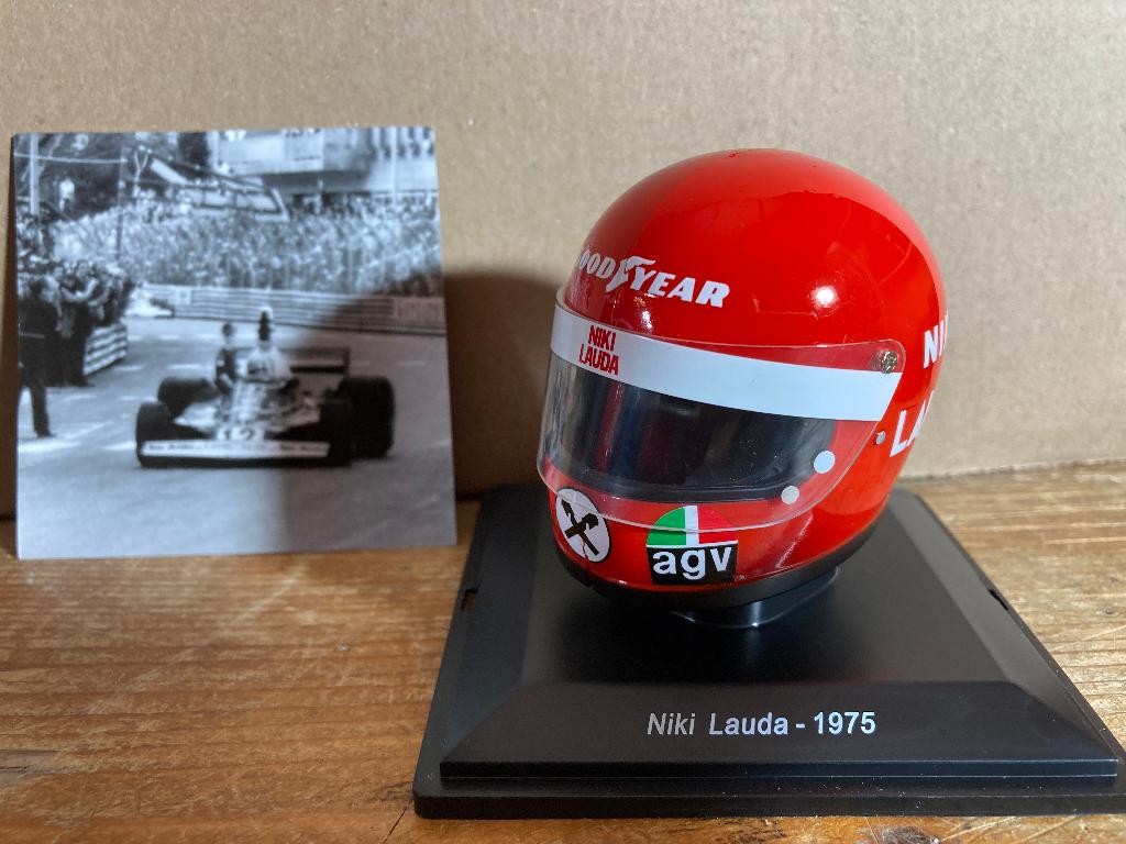 ✅ Niki Lauda 1975 helm 1:5 Spark Ferrari World Champion F1, Verzamelen, Automerken, Motoren en Formule 1, Ophalen of Verzenden