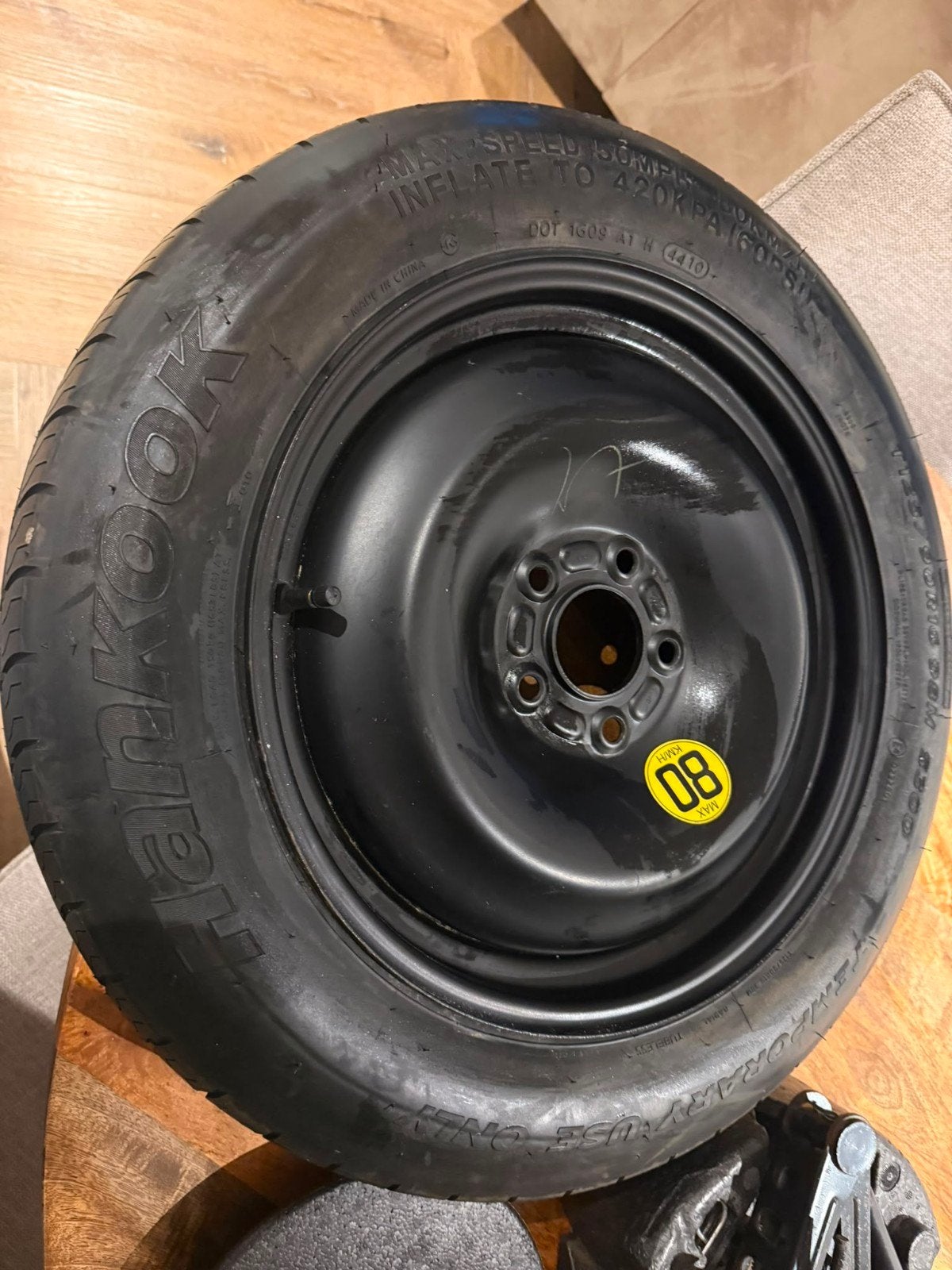 Hankook T125/90R16 98M thuiskomer met krikset, Auto-onderdelen, Ophalen of Verzenden, Nieuw, Zomerbanden, Banden en Velgen