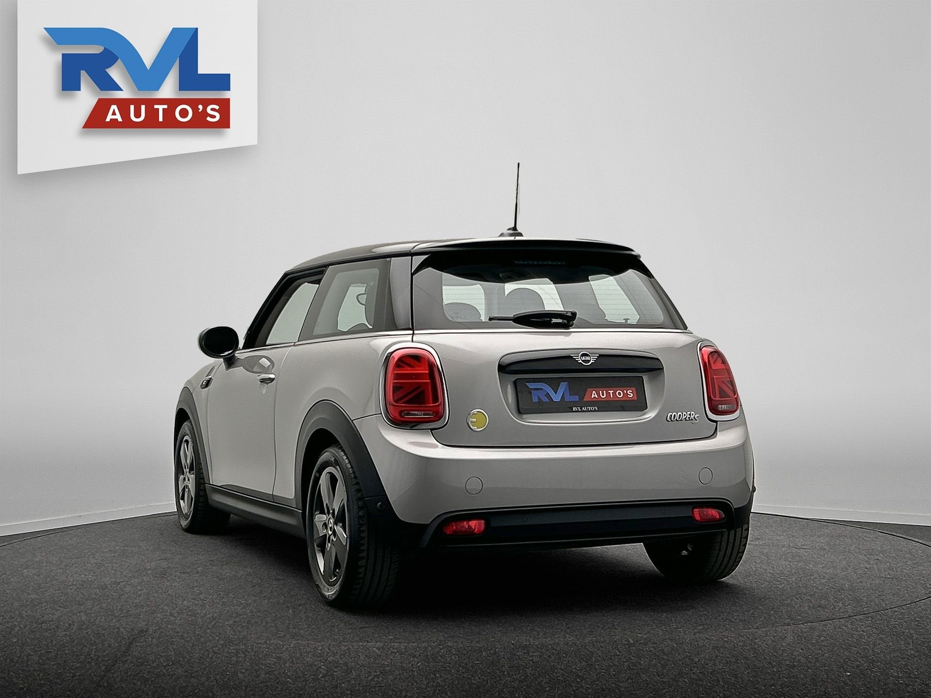 Mini Mini Electric Essential 33 kWh | Apple/Carplay | Stoelv, Stof, Gebruikt, 1340 kg, 4 stoelen