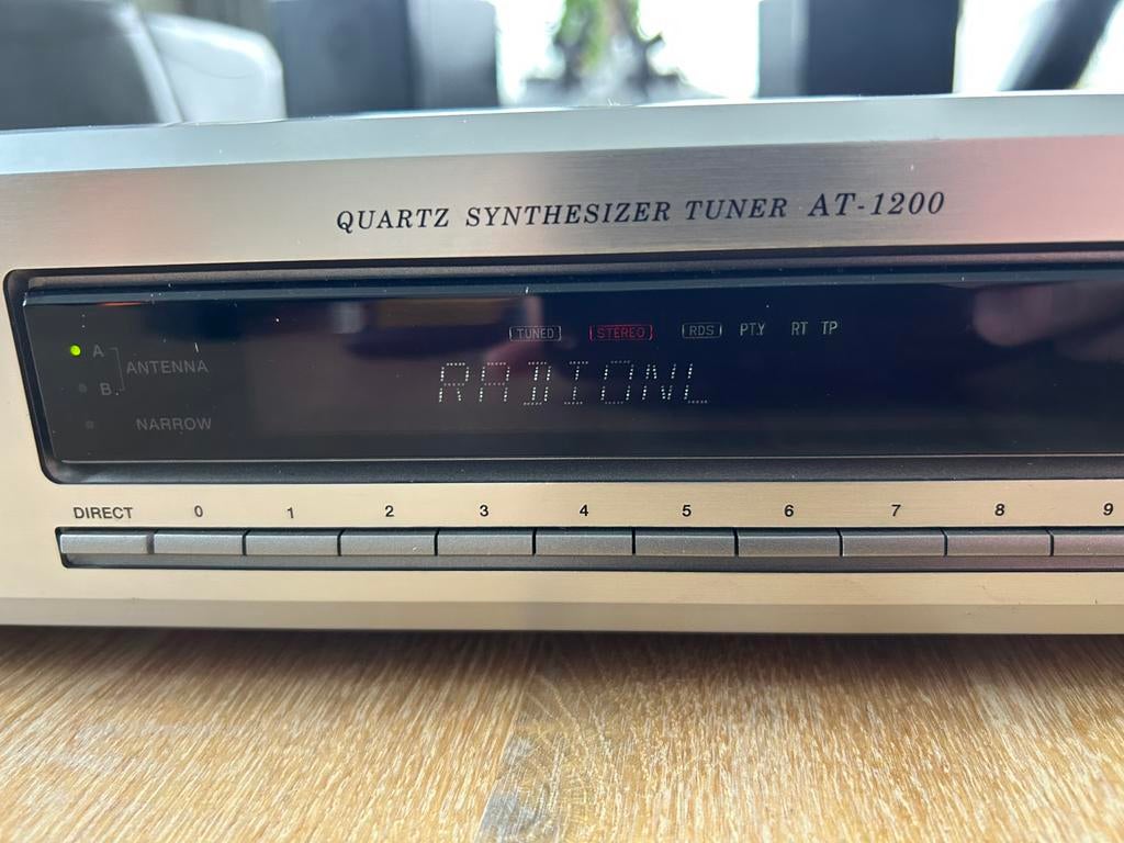 Tuner akai AT-1200 zeer goede ontvangst, Ophalen of Verzenden, Zo goed als nieuw