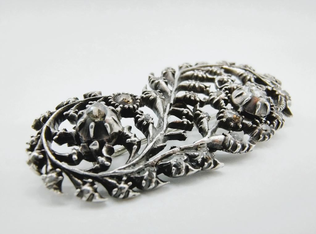 Zilveren veerbroche bezet met 19 roosdiamanten, 19e eeuws, Verzenden, Zilver, Broche, Met edelsteen