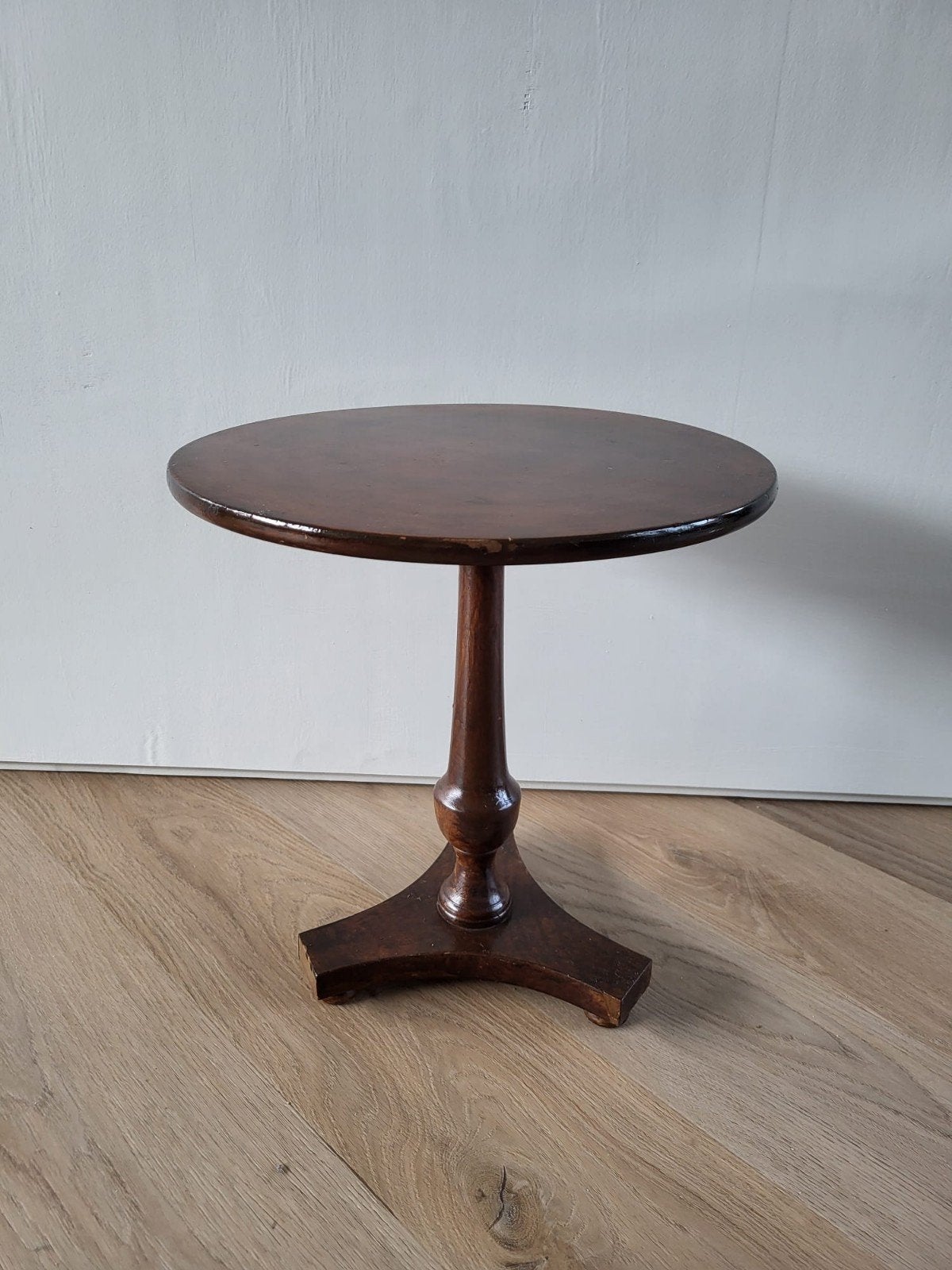 Oud bijzettafeltje - Rond houten tafeltje, Antiek en Kunst, Ophalen of Verzenden