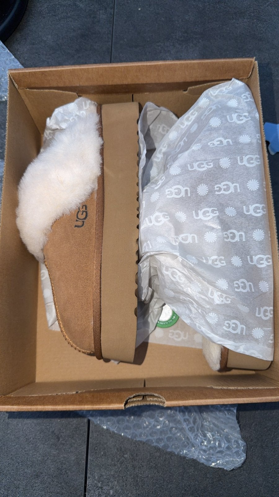 Nieuwe Uggs Pantoffels - Bruin, Ophalen of Verzenden, Nieuw, Bruin, Pantoffels of Sloffen