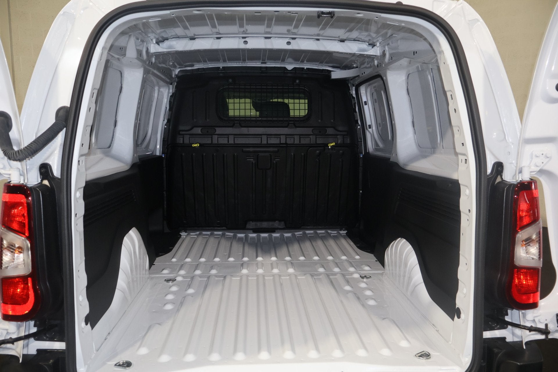 Toyota PROACE CITY Electric L2 50 kWh Comfort (bj 2026), Auto's, Verwarmde buitenspiegels, Stof, Gebruikt, Wit