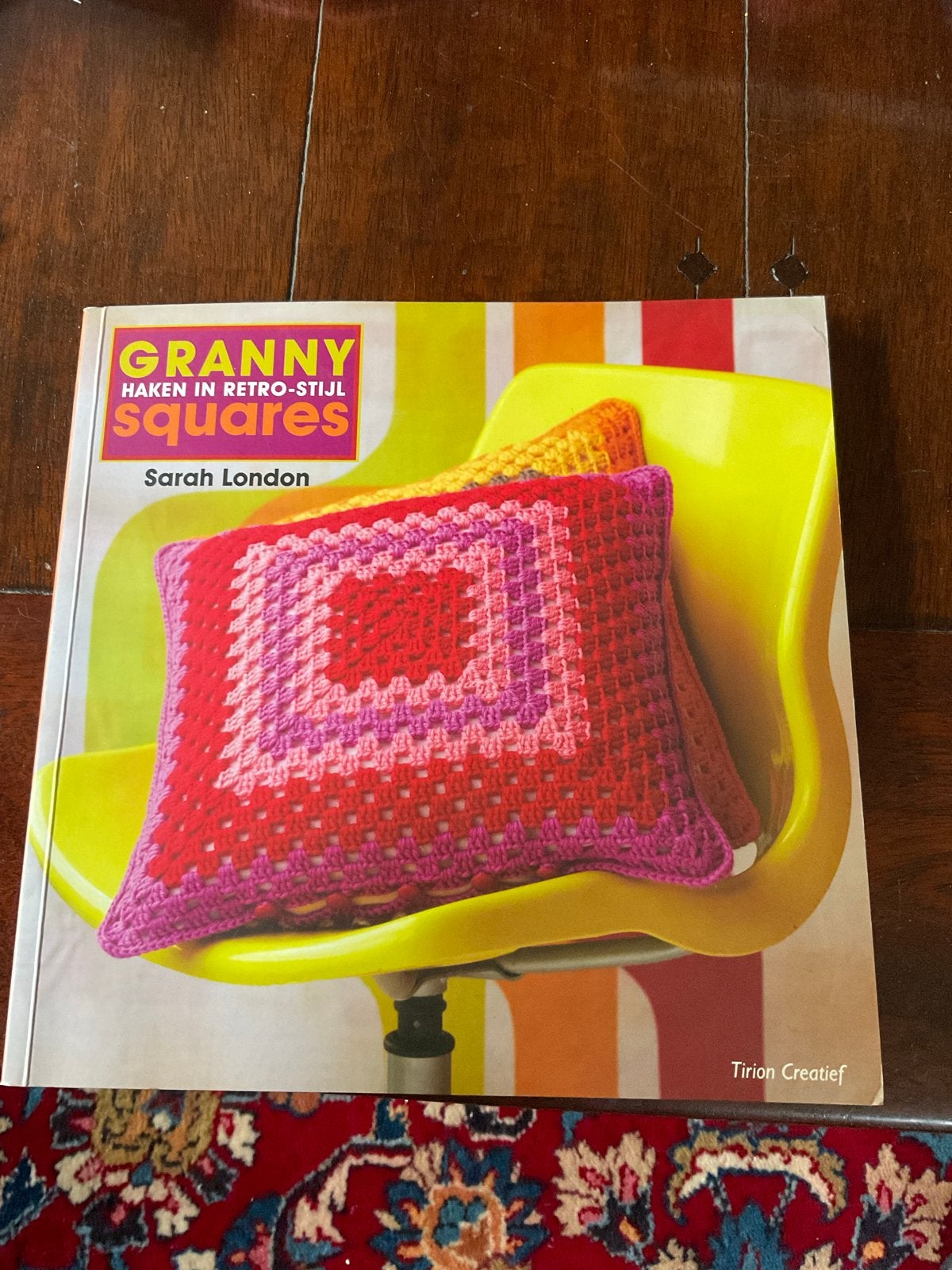 Granny Squares Haken in Retro-Stijl - Sarah London, Ophalen of Verzenden, Gelezen, Breien en Haken