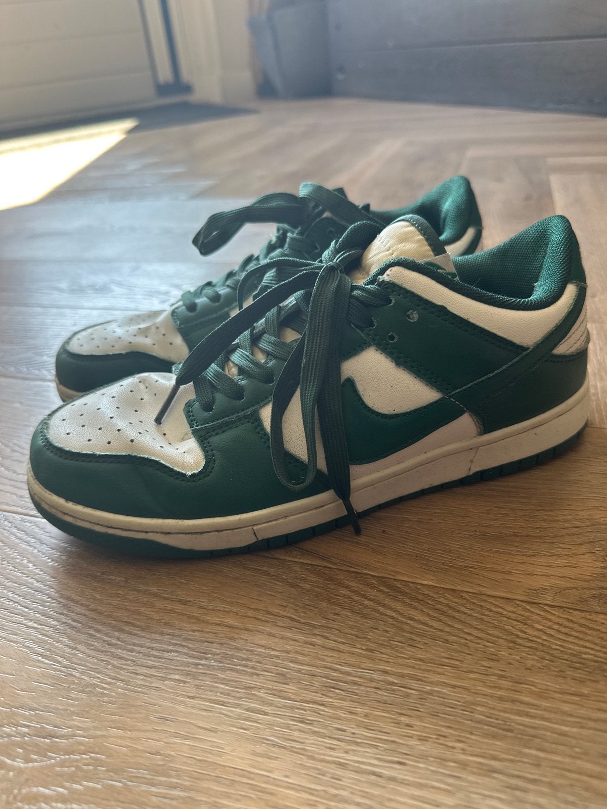 Nike Dunks Low - Groen/Wit, Wit, Ophalen of Verzenden, Sneakers of Gympen, Gedragen