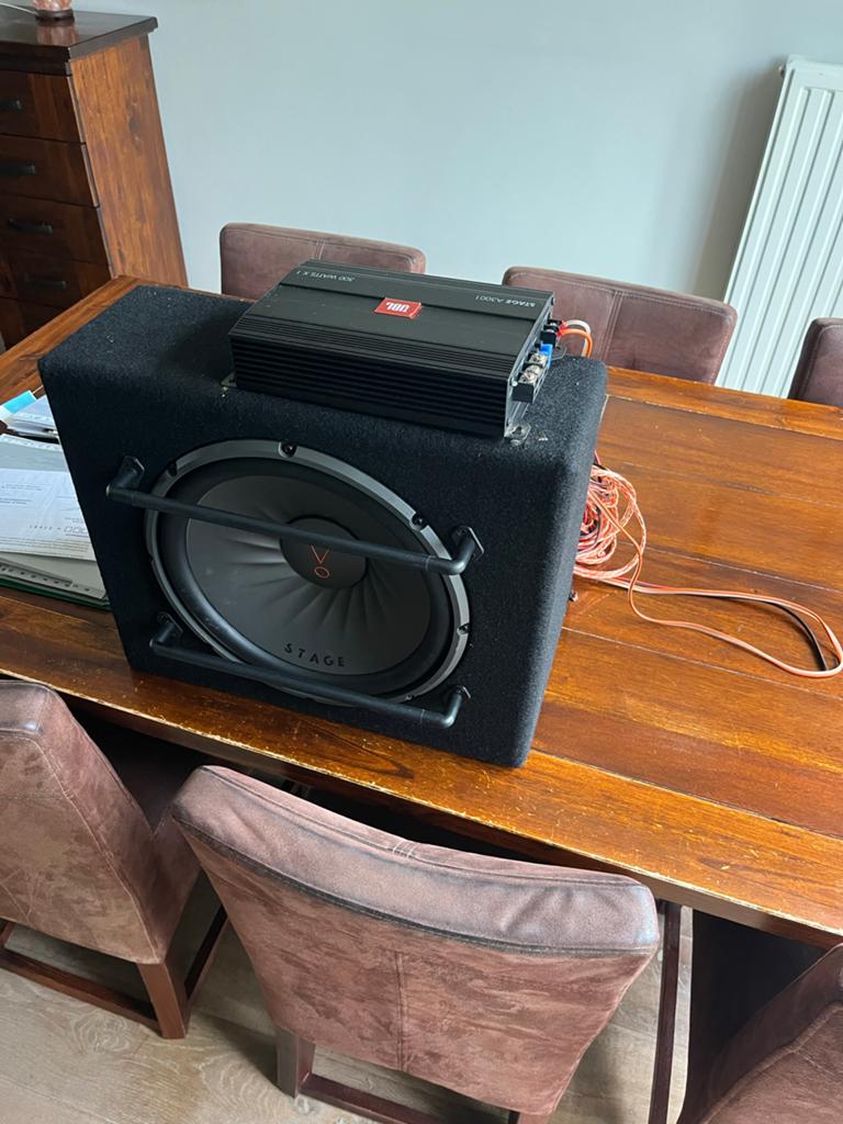 JBL Subwoofer + Versterker - Compleet voor in de auto, Ophalen of Verzenden, Zo goed als nieuw