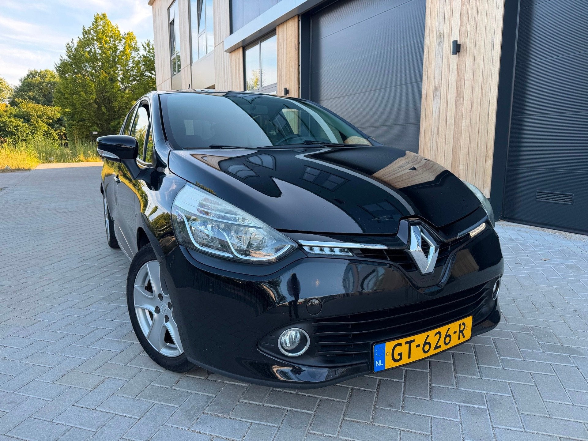 Renault Clio 1.5 dCi ECO 5D (bj 2015) NAVI/PDC/LMV/AIRCO/CRU, Auto's, Voorwielaandrijving, Stof, Gebruikt, Zwart