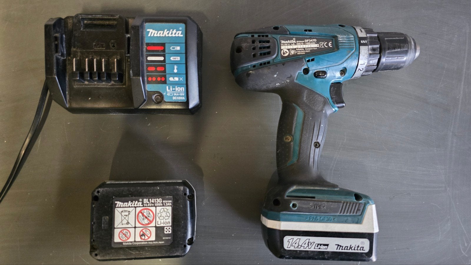Makita DF347D Accuboormachine met lader en twee accus, Ophalen, Gebruikt, Variabele snelheid, Boor- en Schroefmachine