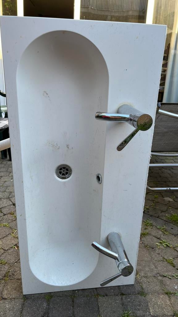 Wastafel met dubbele kraan, Ophalen, Zo goed als nieuw