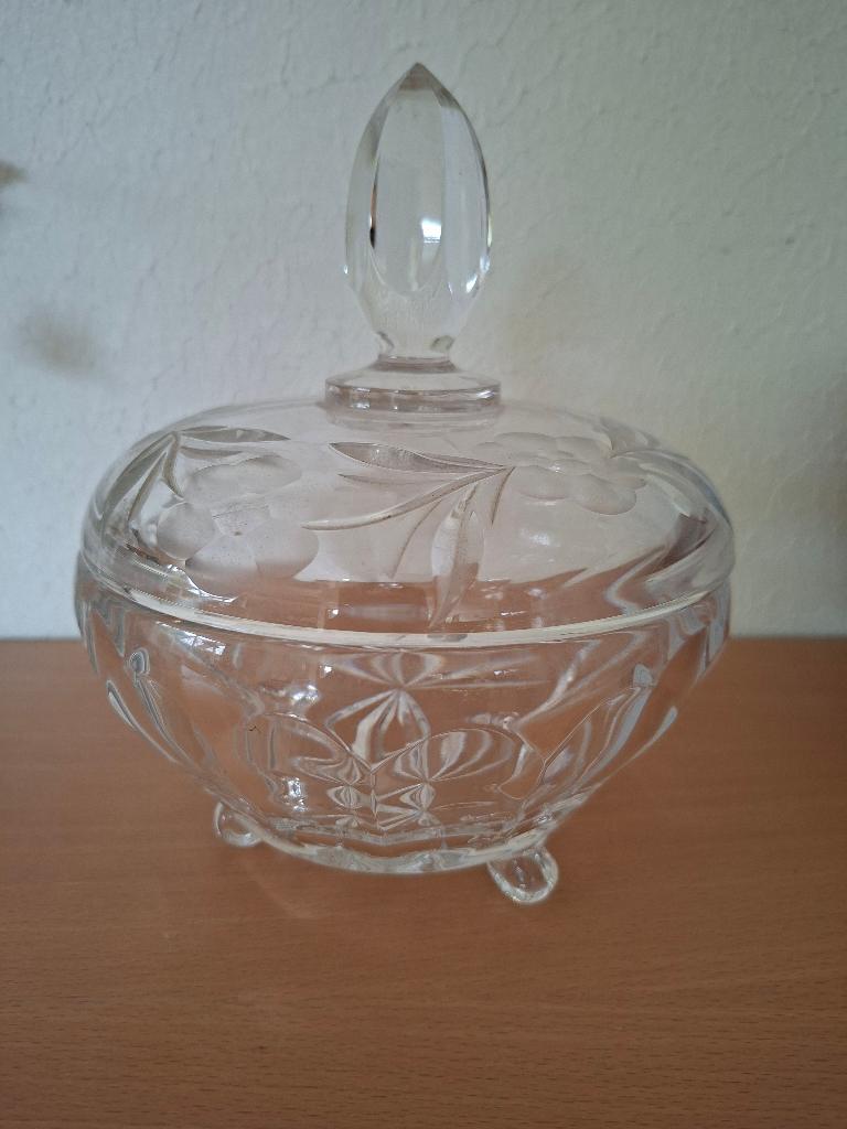 kristallen schaal, bonbonniere, Ophalen of Verzenden, Zo goed als nieuw, Kristal, Bord of Schaal