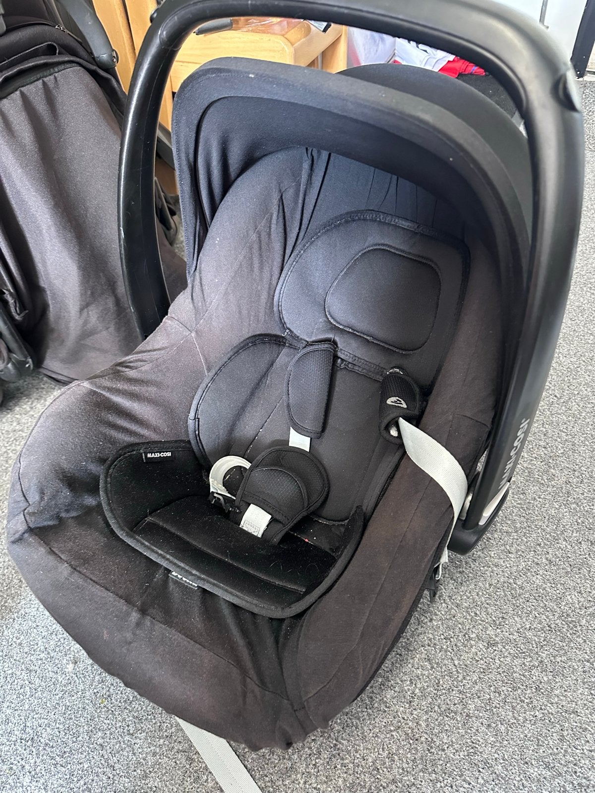 Maxi Cosi CabrioFix i-Size autostoel - Zwart, Autogordel of Isofix, Gebruikt, 0 t/m 13 kg, Maxi-Cosi