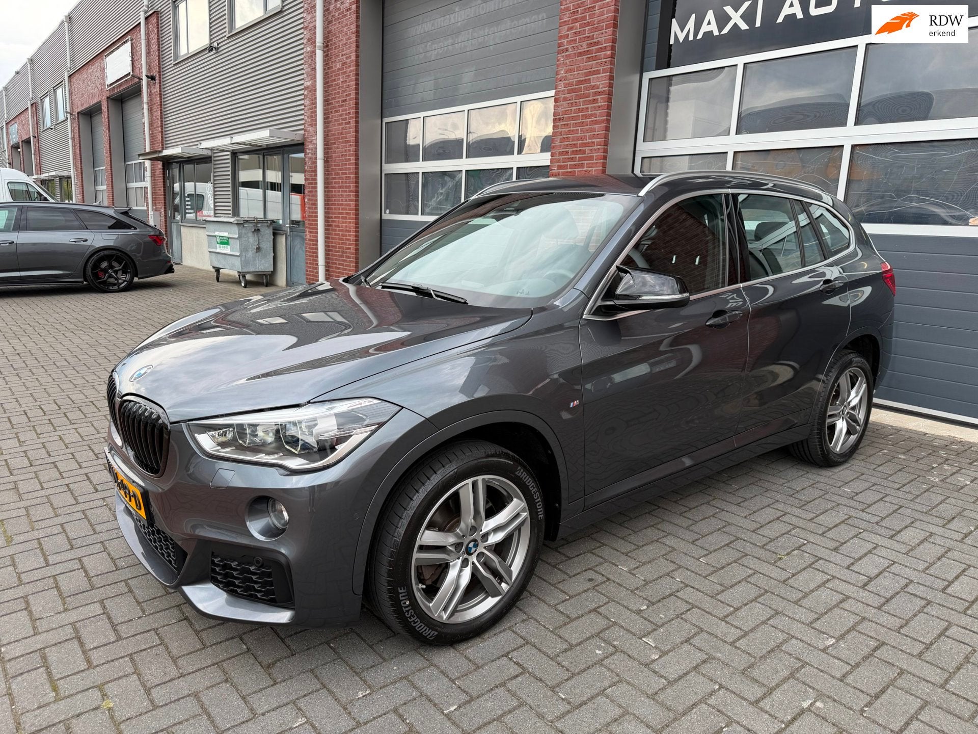 BMW X1 xDrive20i M-Sport LED ACC Camera Trekhaak Lane DAB, Auto's, Gebruikt, 2000 kg, Alcantara, Bedrijf