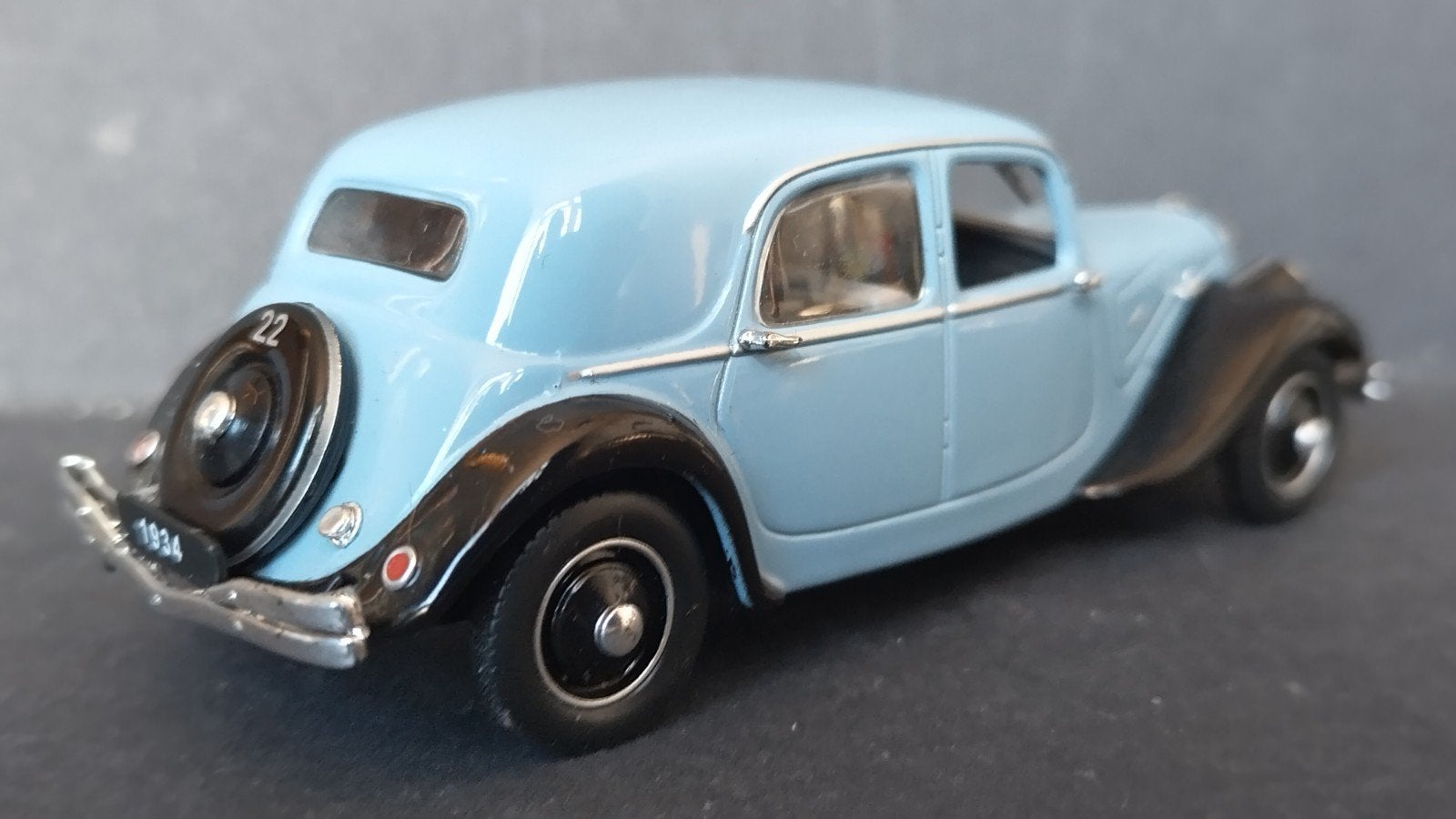 Citroen Traction Avant 22cv 1:43 Universal Hobbies Pol, Auto, Verzenden, M, Zo goed als nieuw