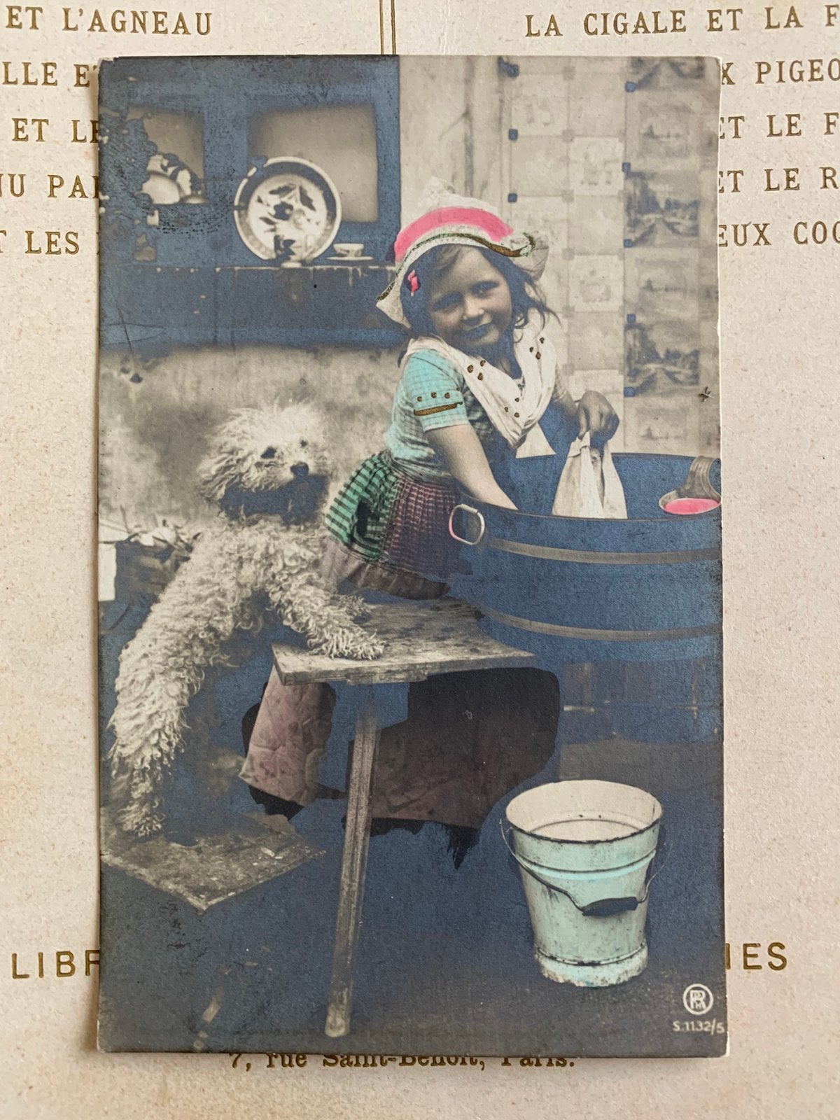 14-9-1907 Meisje met hond doet de was (GO), Ophalen of Verzenden, Voor 1920, Gelopen, Kinderen