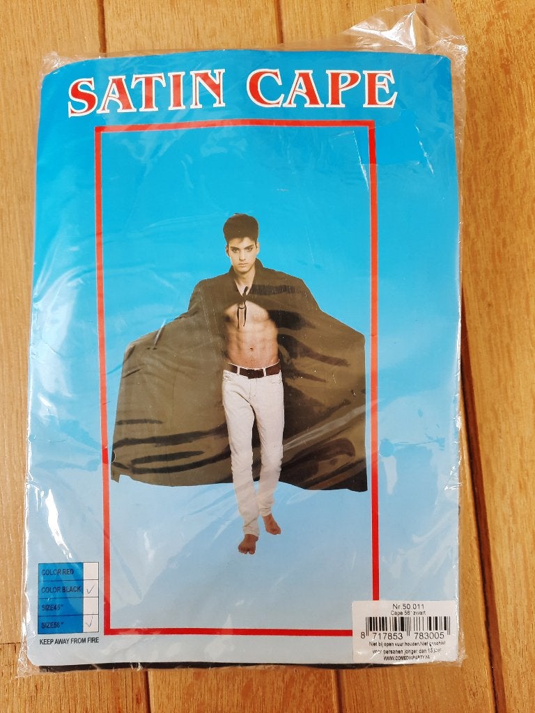 Verkleed Halloween Dracula Satijnen cape - maat 56 - Nieuw -, Ophalen of Verzenden, Nieuw, Maat 56/58 (XL), Halloween
