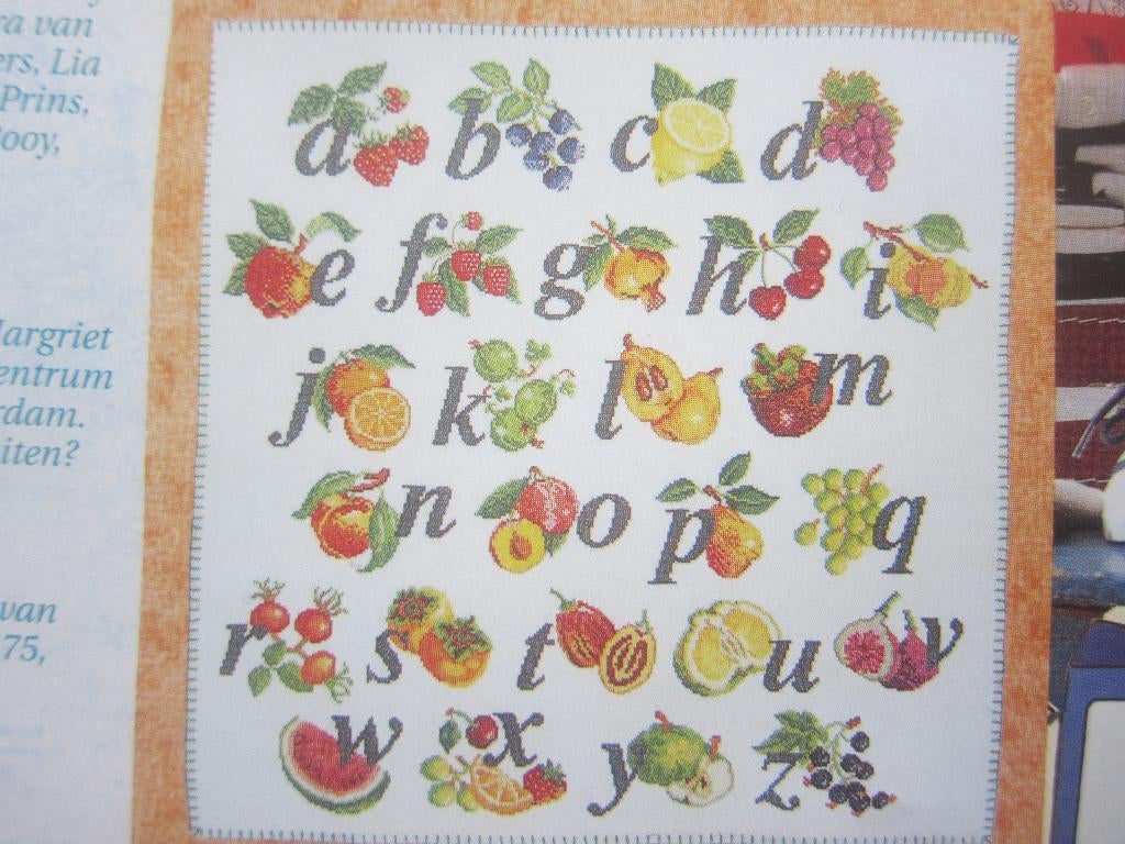 borduren borduurpatroon ZOMERFRUIT Alfabet merklap, Ophalen of Verzenden, Zo goed als nieuw, Handborduren, Patroon