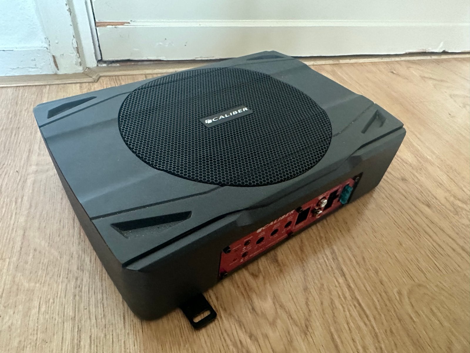 Caliber BC120US - Compacte Onderzitsubwoofer, Auto diversen, Ophalen of Verzenden, Zo goed als nieuw