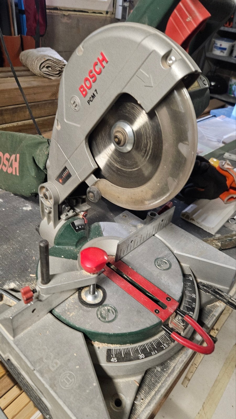 Bosch PCM 7 Afkortzaag - Krachtige en Nauwkeurige Zaag, Doe-het-zelf en Verbouw, Gebruikt, 600 tot 1200 watt, Ophalen of Verzenden