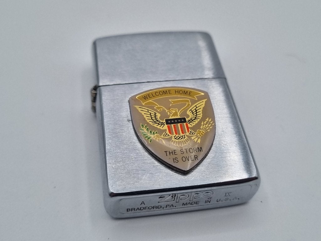 Zippo Welcome Home Desert Storm / Gulf War 1993 Aansteker, Ophalen of Verzenden, Zo goed als nieuw, Aansteker