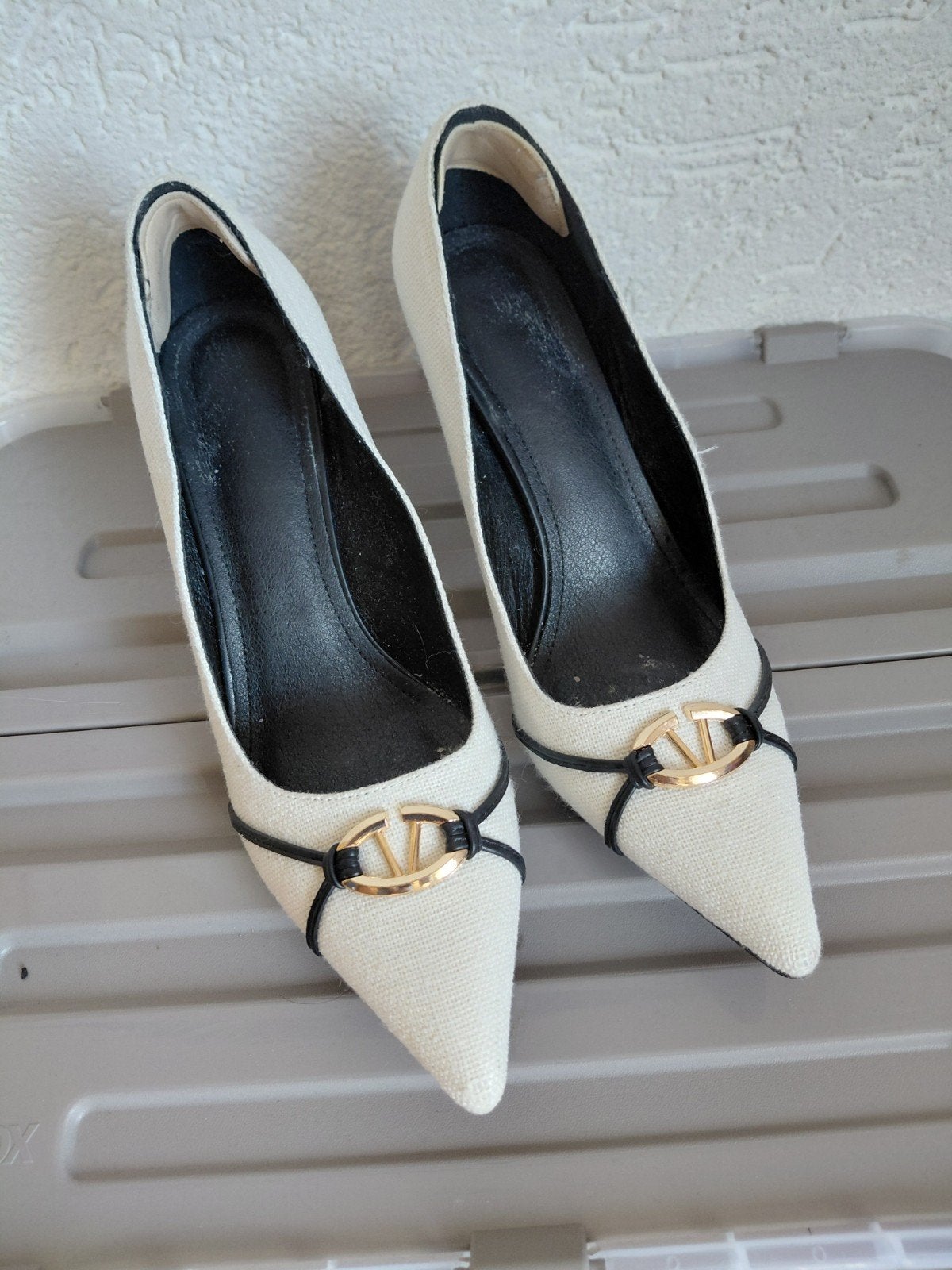 Elegante crèmekleurige pumps met gouden detail, Kleding | Dames, Pumps, Overige kleuren, Ophalen of Verzenden, Onbekend