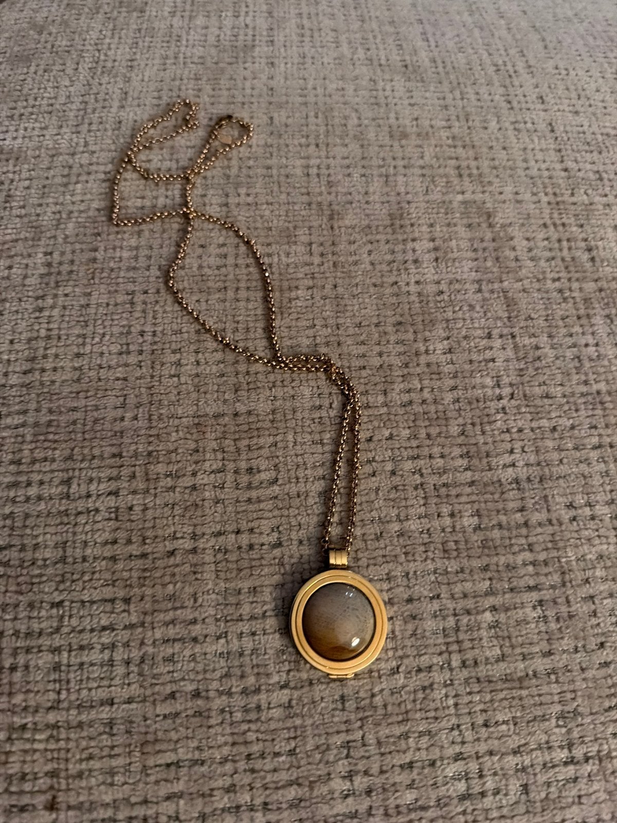 Gouden ketting met hanger van natuursteen, Ophalen of Verzenden, Zo goed als nieuw, Goud, Met hanger