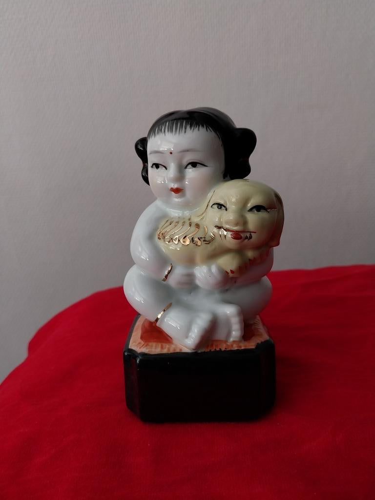 Vintage Chinees beeldje meisje met hondje, Ophalen of Verzenden, Gebruikt, Mens