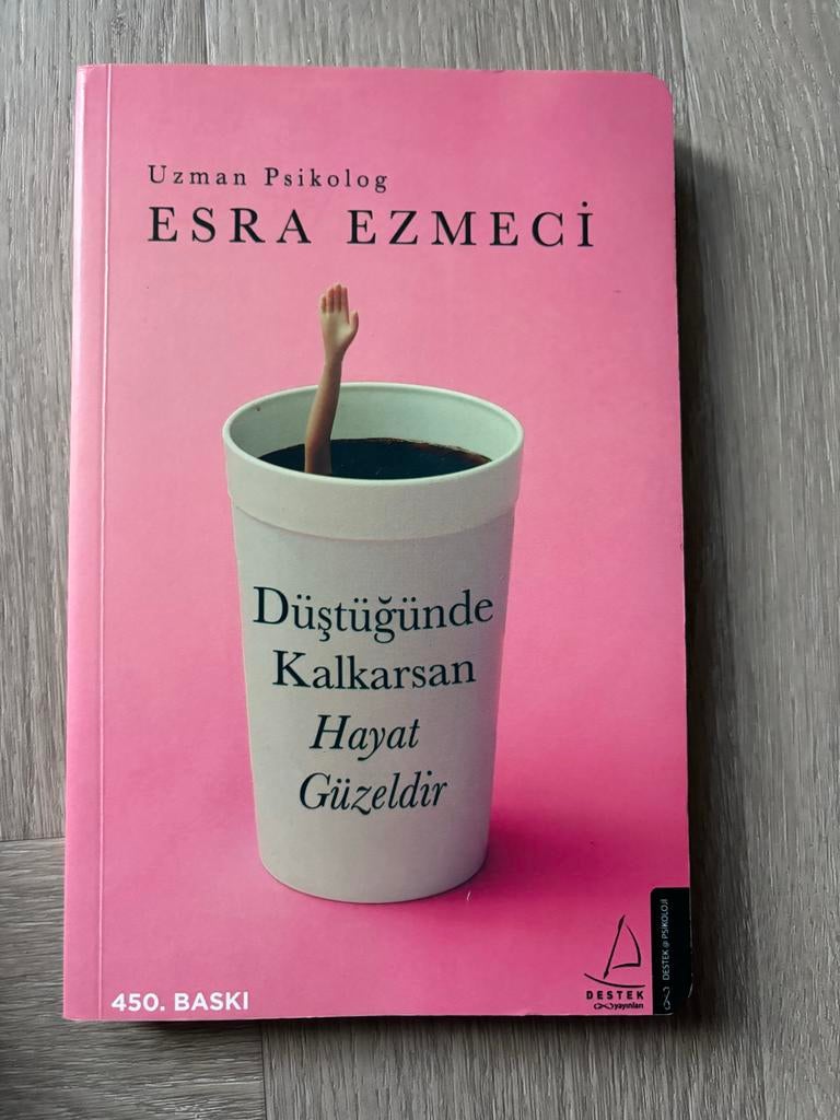 Düştüğünde Kalkarsan Hayat Güzeldir - Esra Ezmeci, Ophalen of Verzenden, Gelezen, Europa overig