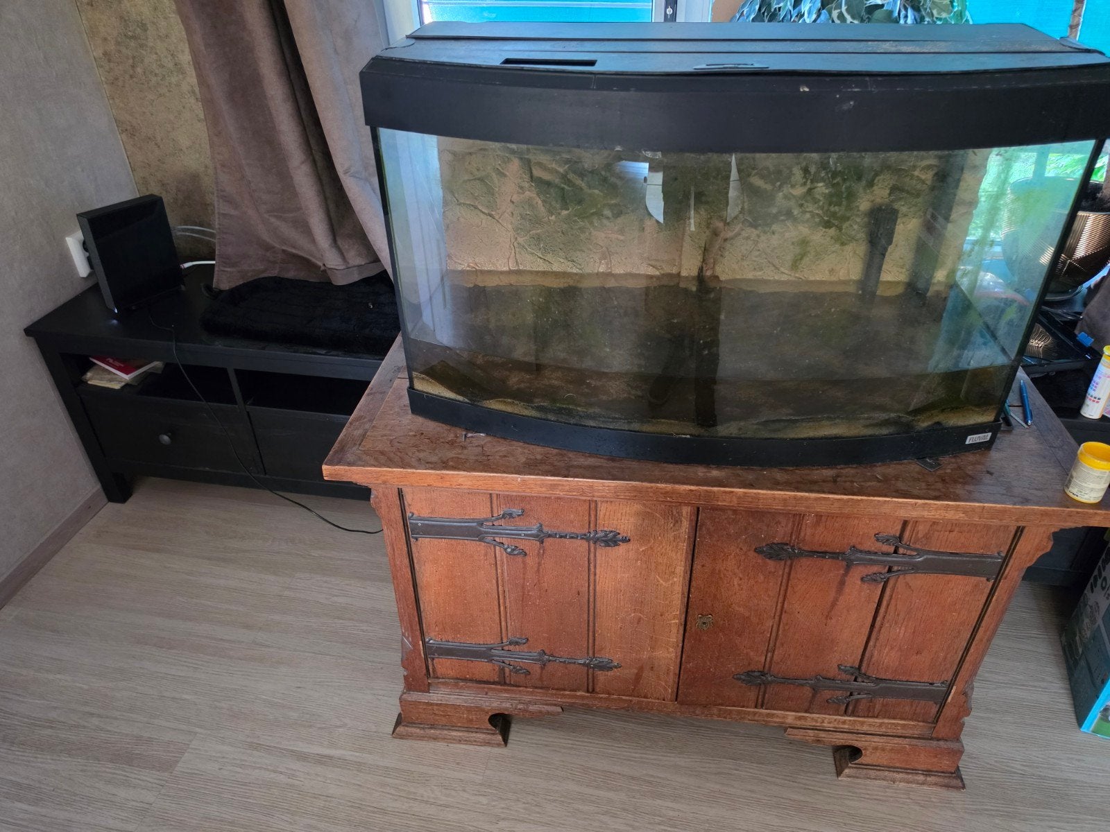 Aquarium met onderkast, Ophalen