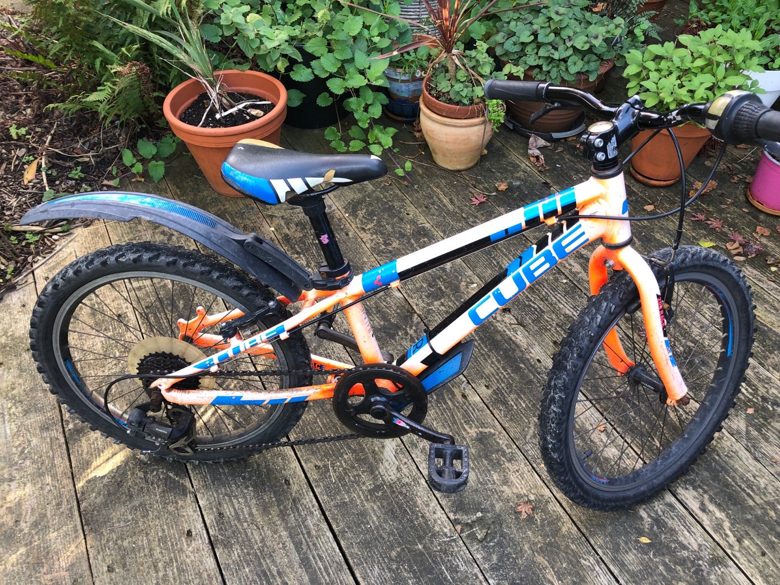 Cube 20 inch Kinderfiets - Oranje/Blauw (Zadel vervangbaar), Ophalen, Gebruikt, Velgrem, 20 inch of meer