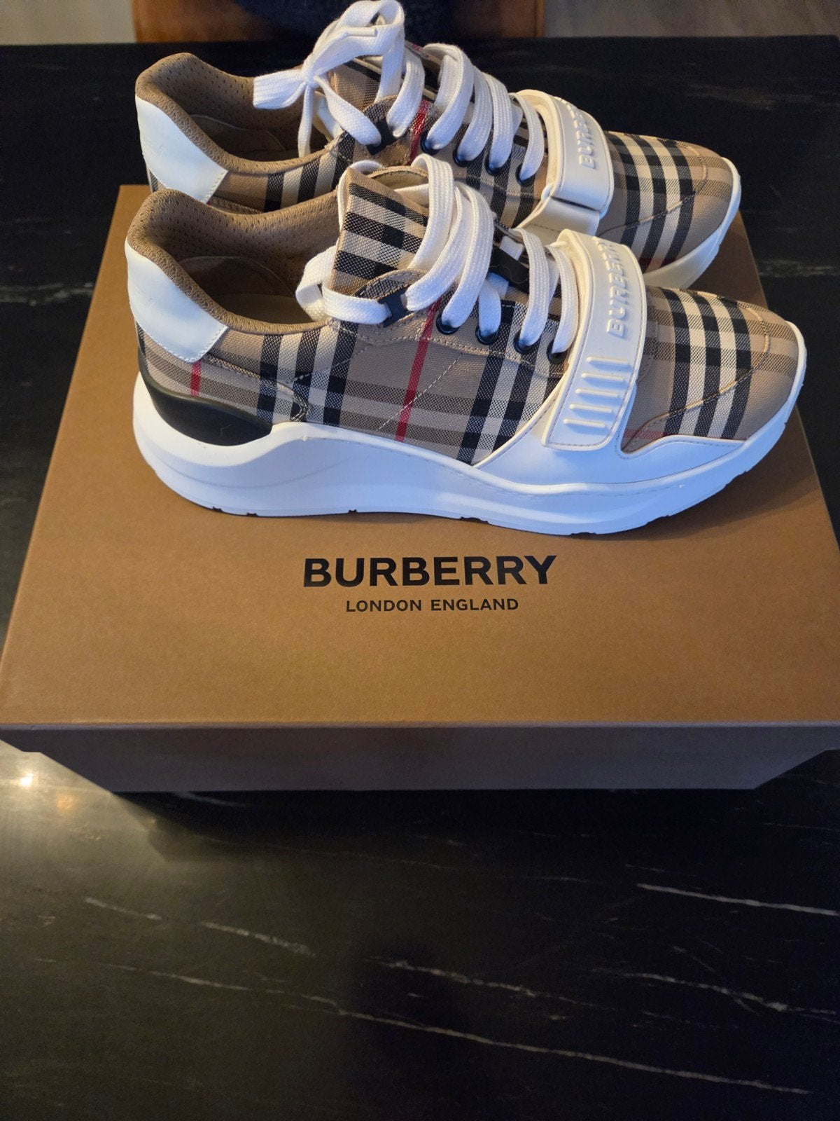 Burberry new regis sneaker trainer maat 42 origineel, Kleding | Heren, Schoenen, Ophalen, Zo goed als nieuw