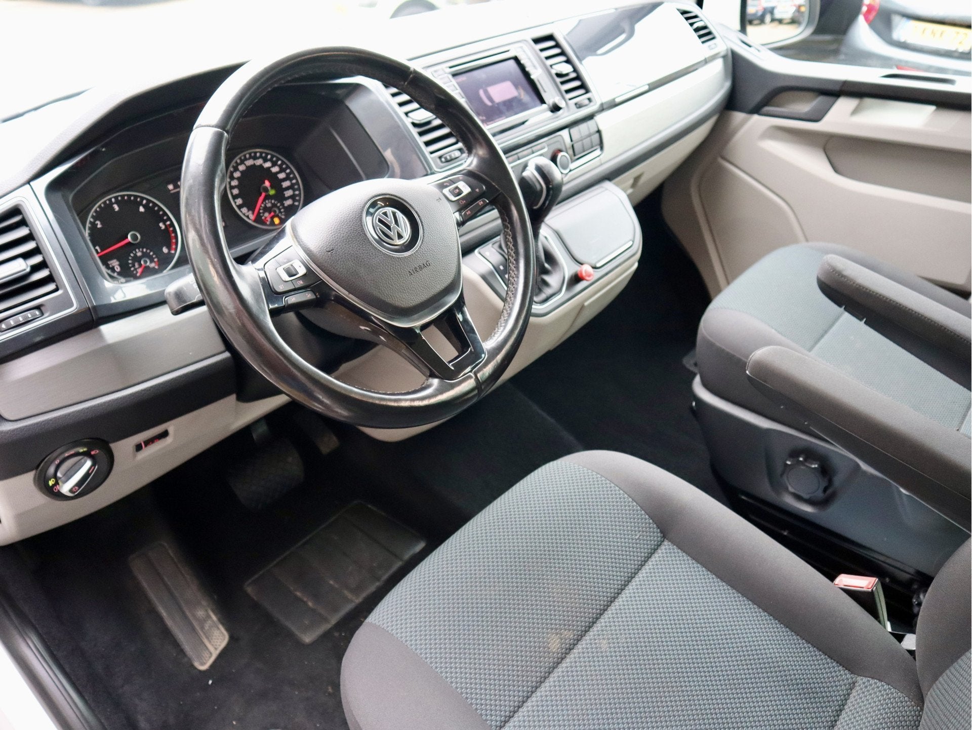 Volkswagen Transporter 2.0 TDI 4-MOTION (bj 2018), Auto's, Bestelauto's, Automaat, 15 km/l, Gebruikt, Euro 6