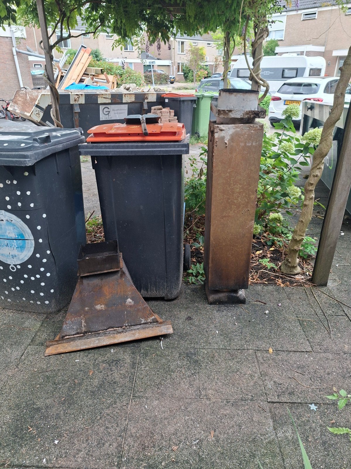 Oude metalen haardonderdelen - haardplaat en driehoek, Ophalen of Verzenden
