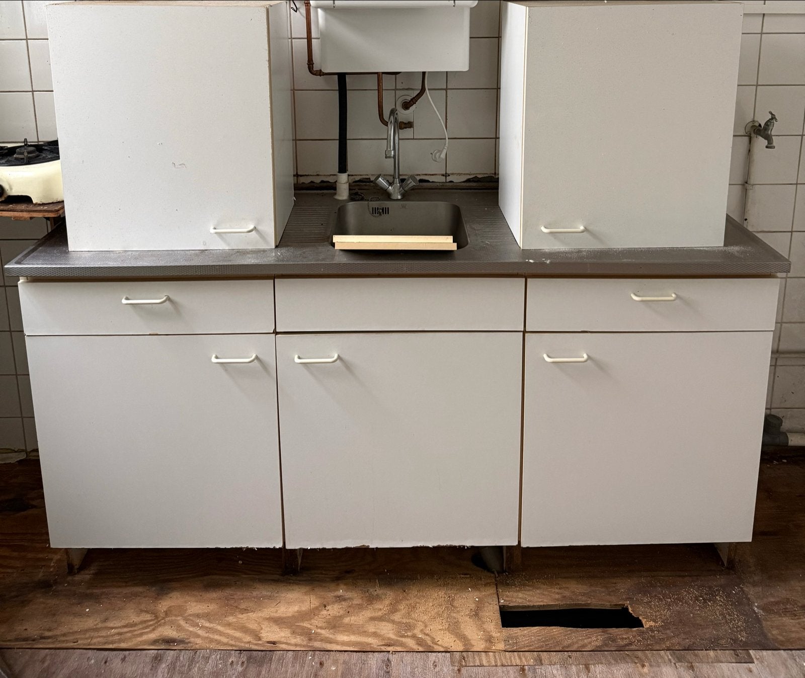 GRATIS AFHALEN Wit keukenblok met spoelbak en bovenkasten, Ophalen, Gebruikt, Wit, Enkelwandige keuken
