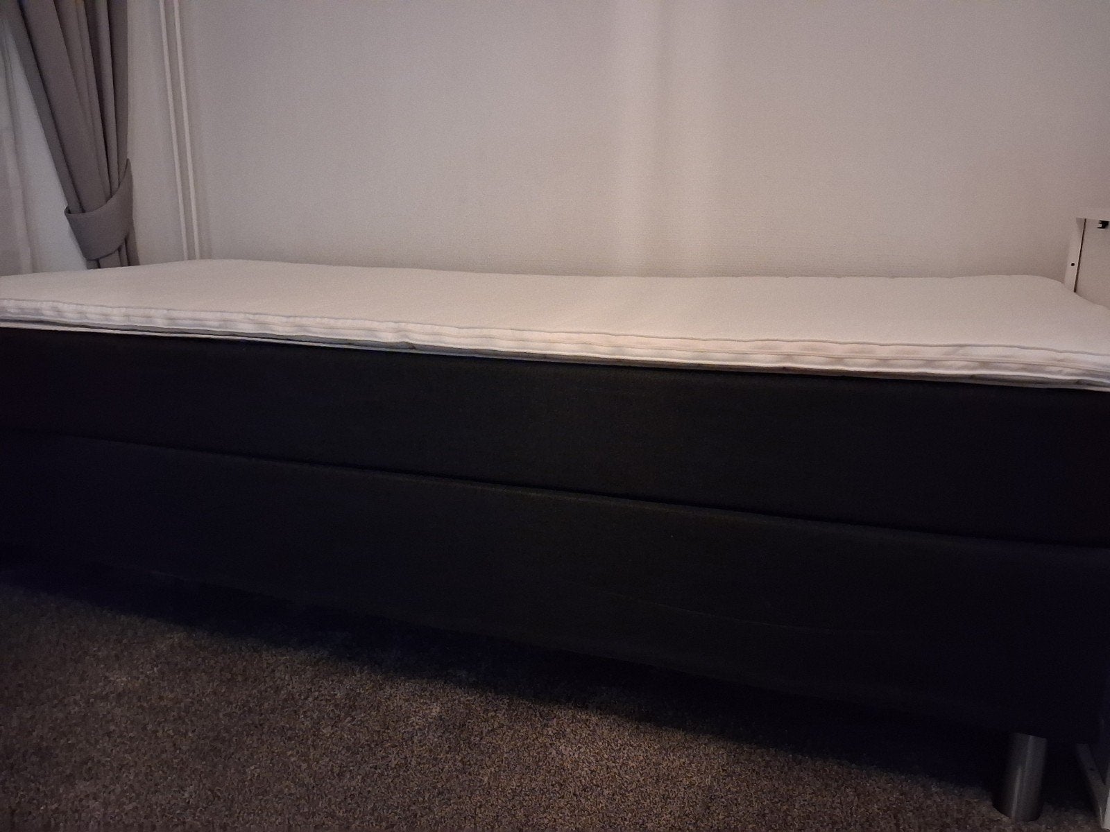 Eenpersoons boxspring 90x200 cm zwart