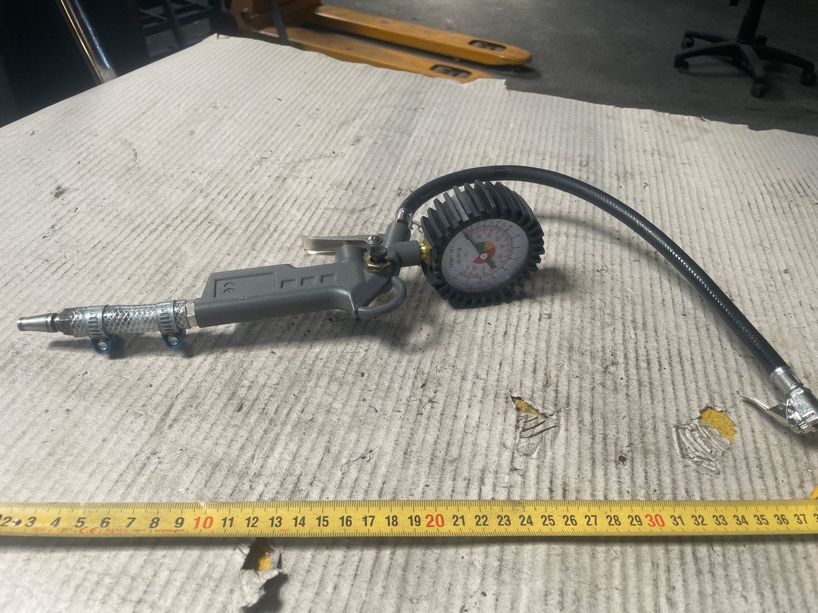 Bandenspanningsmeter met manometer en vulpistool, Ophalen, Zo goed als nieuw