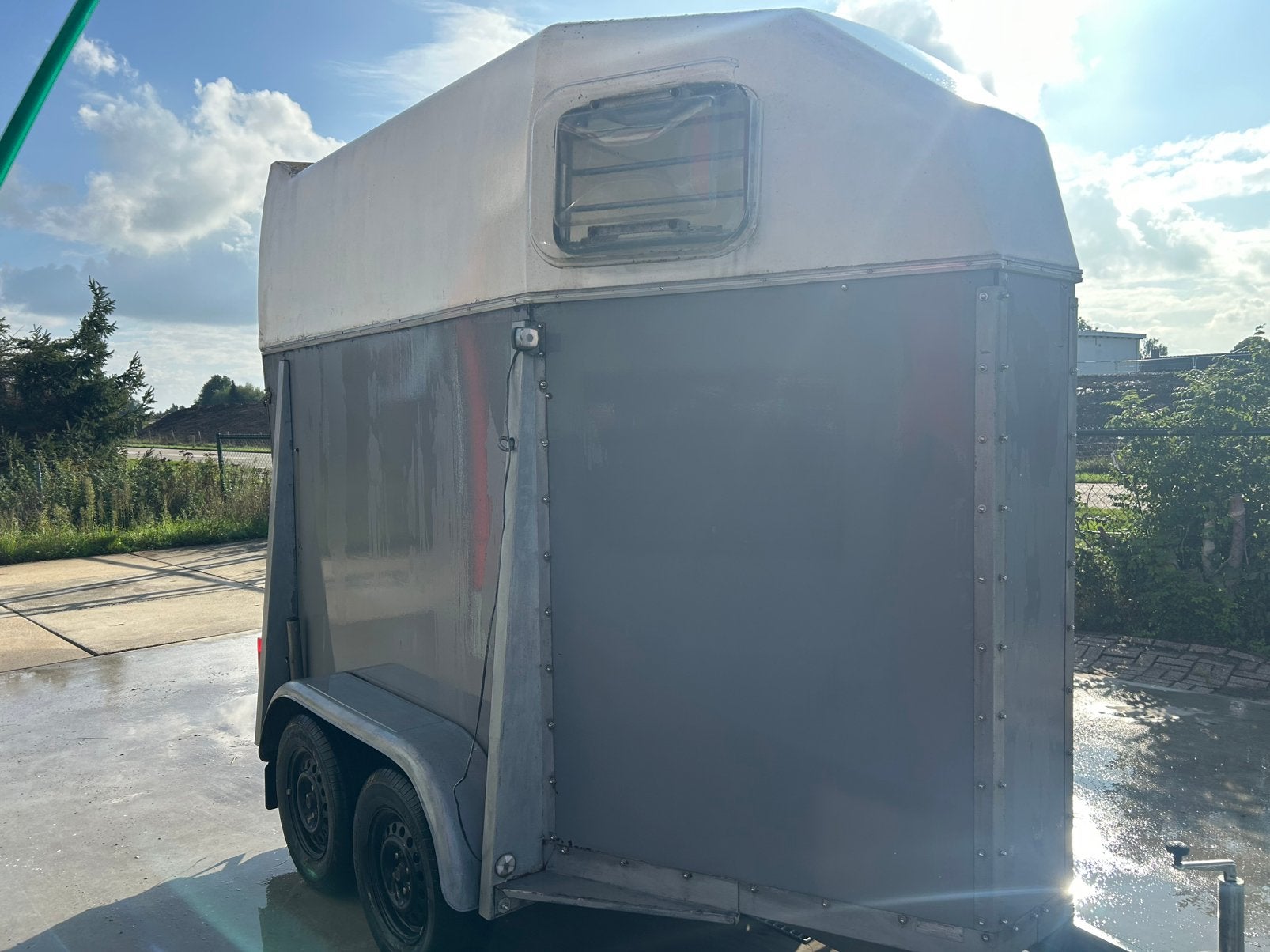 1,5-paards trailer te koop – recent opgeknapt, Ophalen of Verzenden, Zo goed als nieuw