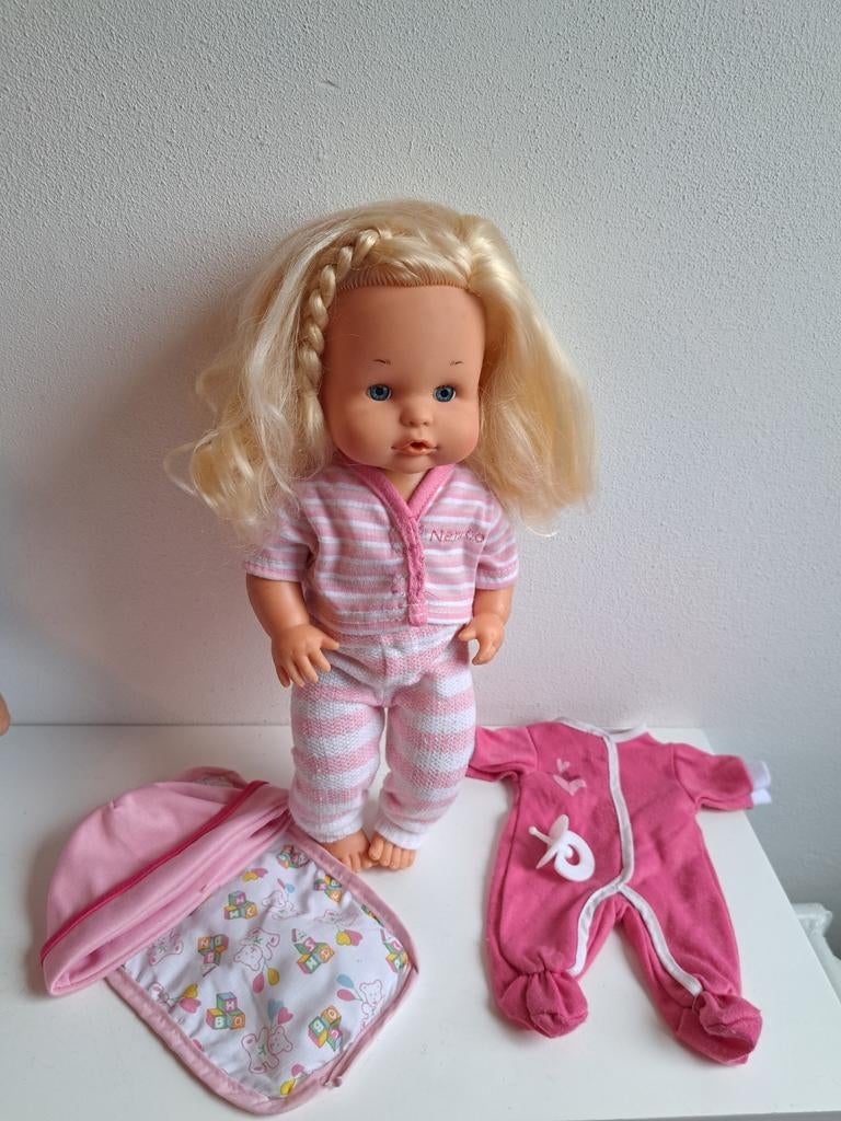 Nenuco Famosa pop met kleding 32 cm, Ophalen of Verzenden, Zo goed als nieuw, Pop