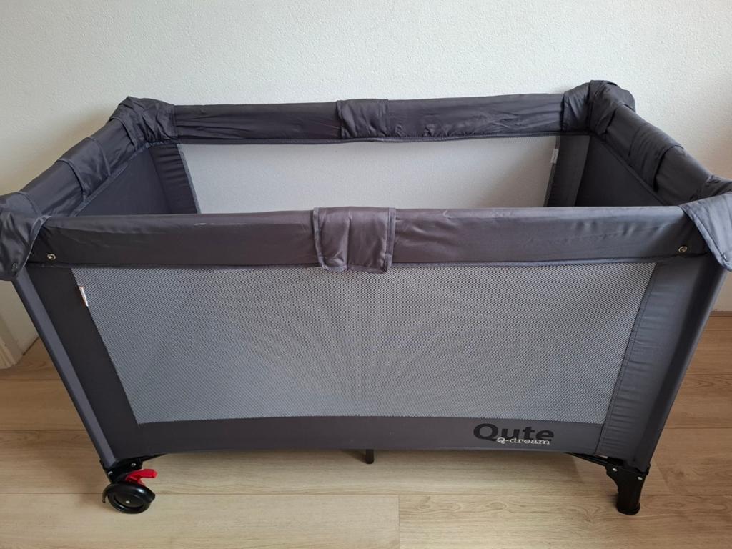 Qute Q-Dreams Reisbedje/Campingbedje, grijs, opvouwbaar, Ophalen, Zo goed als nieuw, Minder dan 140 cm, Matras