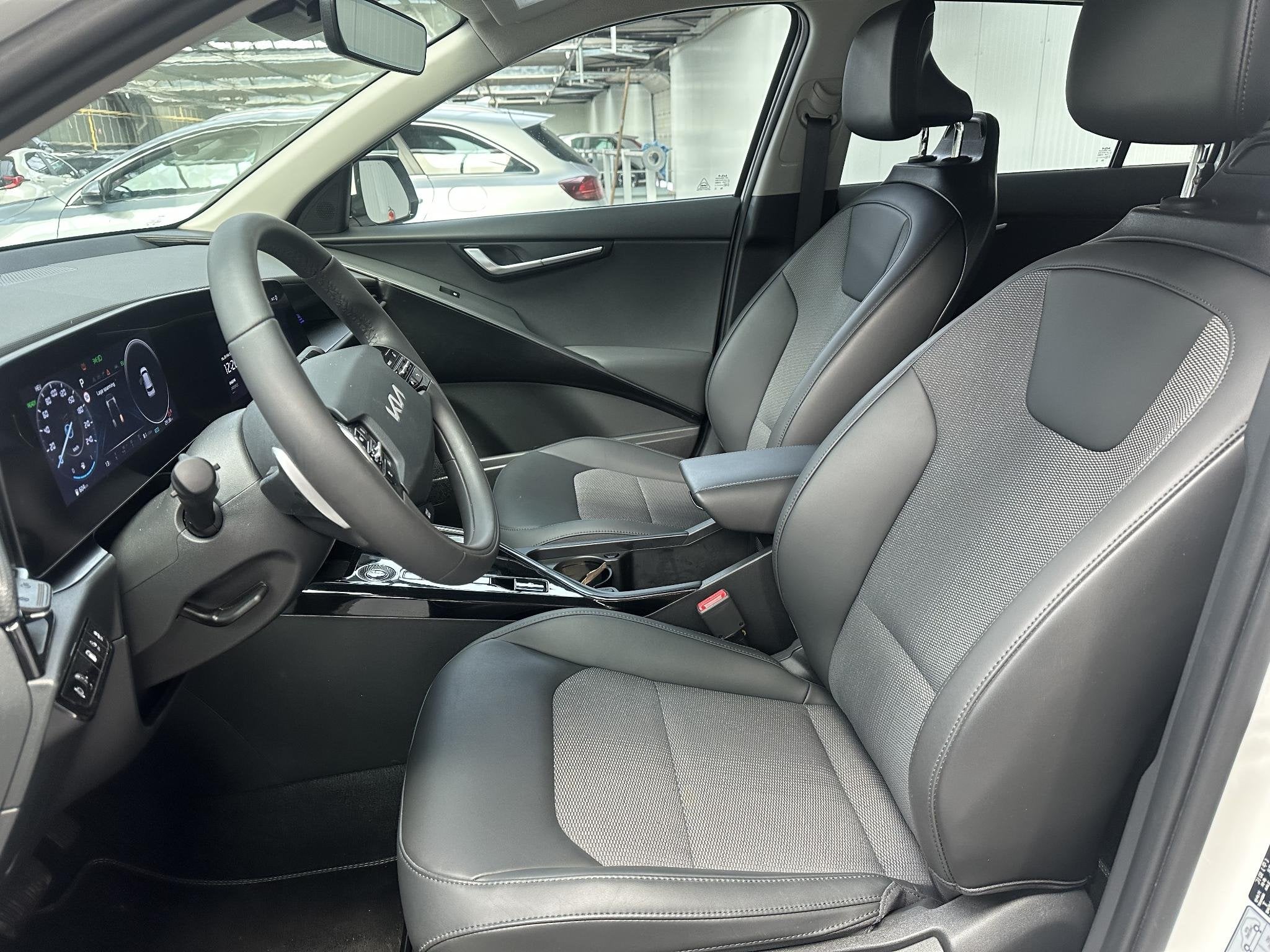 Kia Niro 1.6 GDi PHEV DynamicLine, Auto's, Kia, Gebruikt, Euro 6, Leder en Stof, Wit