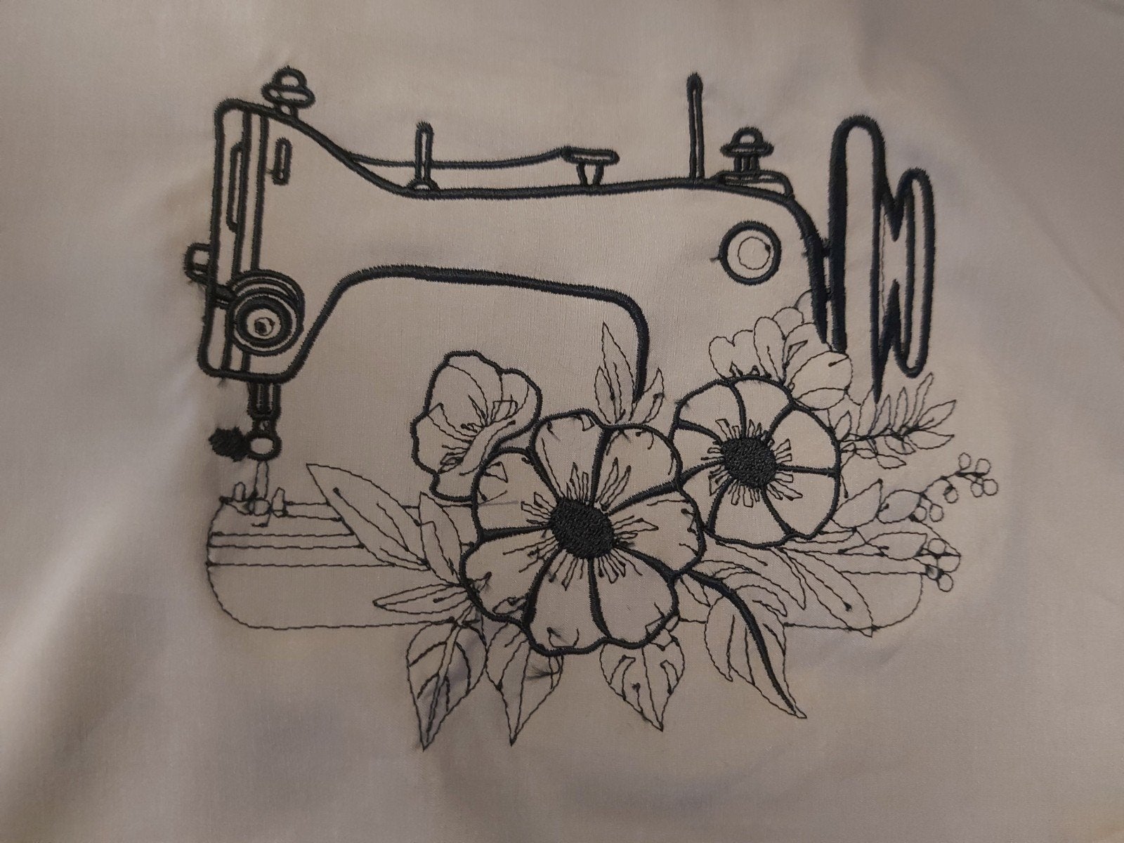Prachtig machinaal geborduurd ontwerp van een naaimachine om, Ophalen of Verzenden, Nieuw