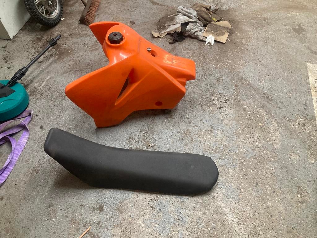 Zadel en grote endurotank ktm, Ophalen of Verzenden, Gebruikt