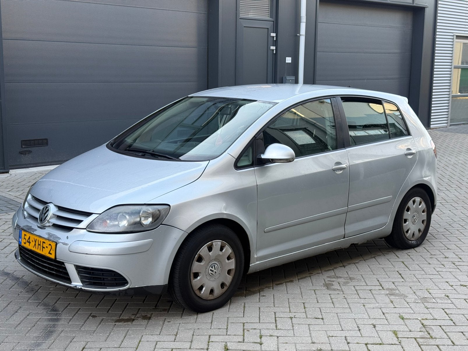 Volkswagen Golf Plus 1.6 FSI 85KW AUT 2005 Grijs, 4 cilinders, 1331 kg, 115 pk, 710 kg