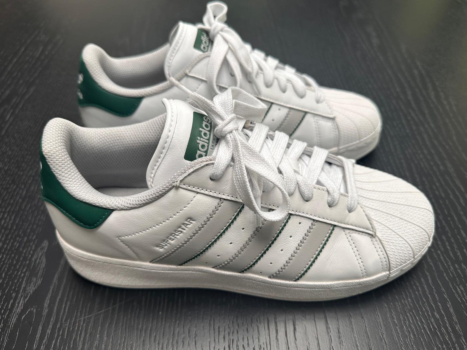 Sneakers adidas nieuw maat 44, Overige kleuren, Nieuw, Ophalen of Verzenden, Sneakers of Gympen