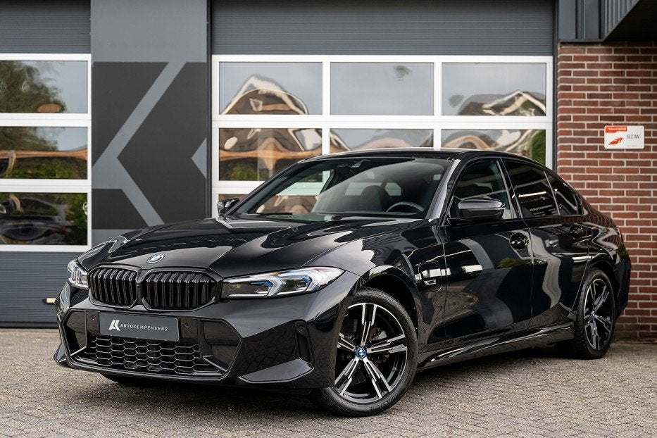 BMW 3-serie 330e xDrive M Sport | Harman/Kardon | Head-Up |, Automaat, 1998 cc, 4 cilinders, Alcantara